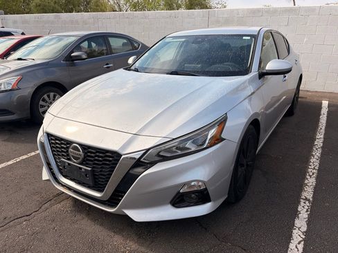 Used 2019 Nissan Altima 2.5 SV FWD image 2