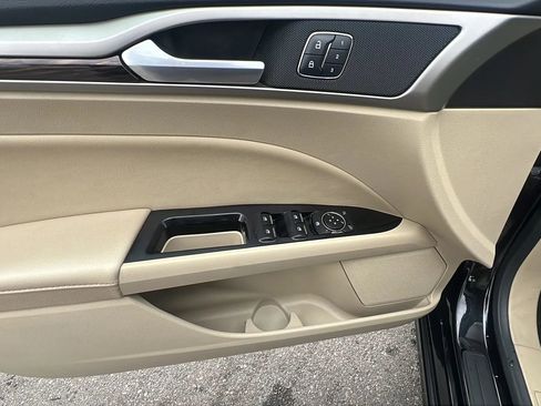 Used 2016 Ford Fusion Energi SE image 19