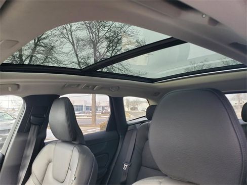 Certified 2025 Volvo XC60 B5 Plus image 13