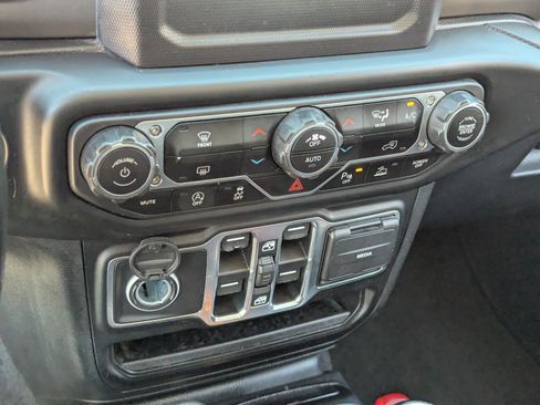 Used 2021 Jeep Gladiator Sport image 26