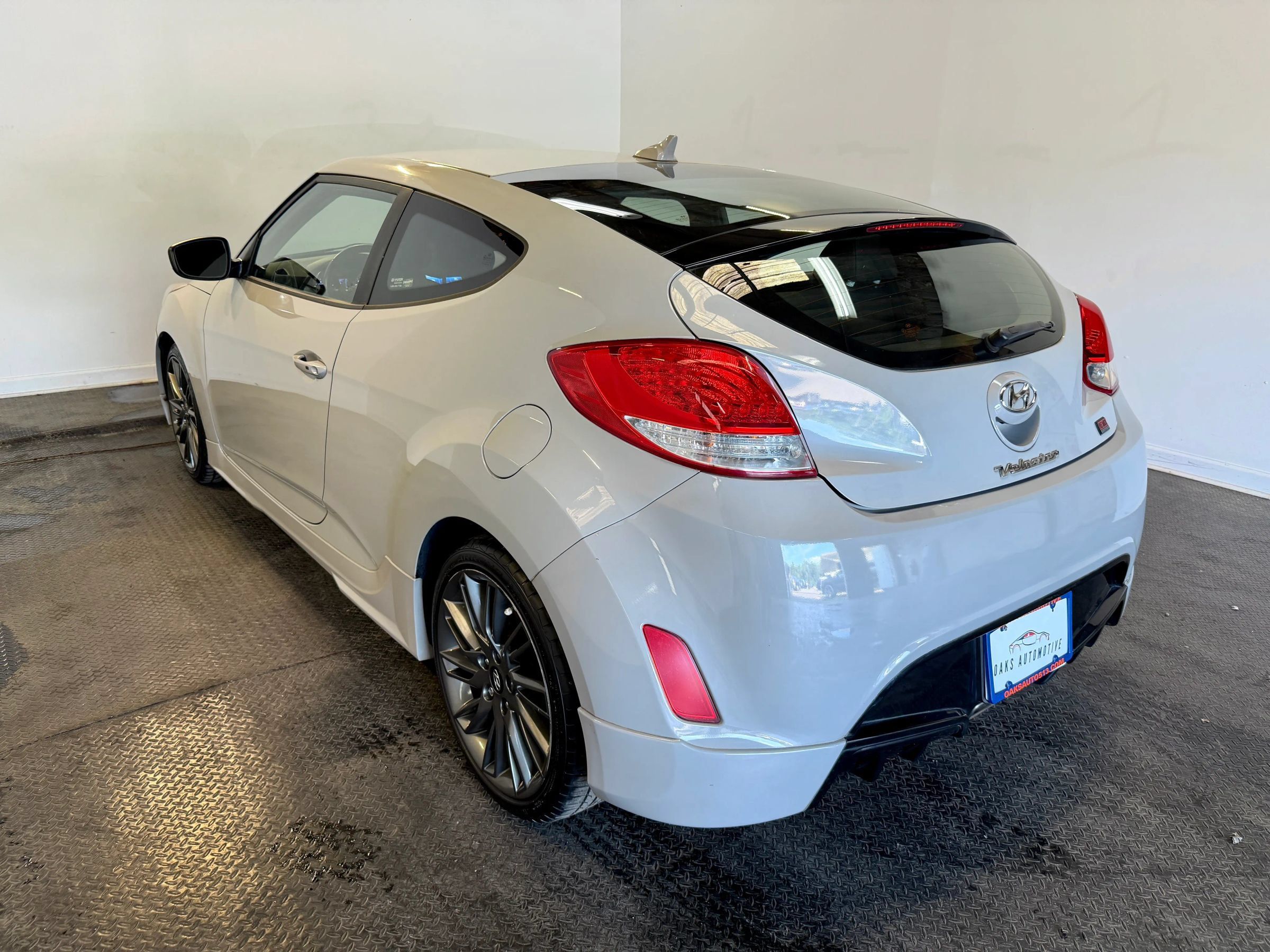 Used 2013 Hyundai Veloster RE:MIX Edition FWD image 5