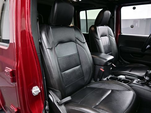 Used 2021 Jeep Wrangler Unlimited Sahara AWD/4WD image 15
