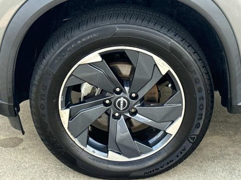 Used 2024 Nissan Rogue SV FWD image 5