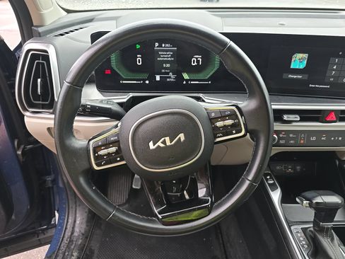 Used 2024 Kia Sorento S w/ Panoramic Sunroof Package FWD image 8