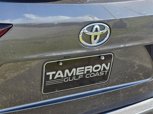 Used 2023 Toyota Highlander LE image 30