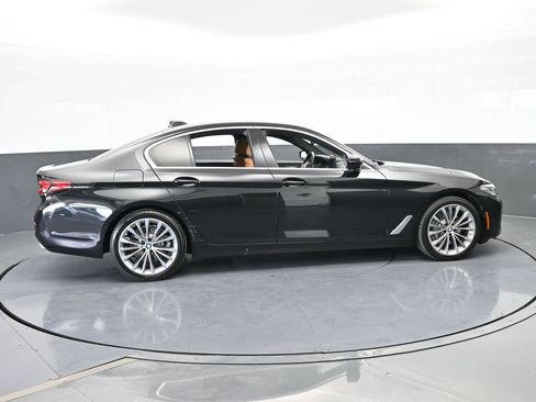 Used 2022 BMW 530i w/ Premium Package image 7