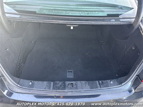 Used 2011 Mercedes-Benz E 550 Sedan image 12