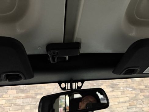 Used 2018 Jeep Wrangler Unlimited Sahara w/ Connectivity Group image 23