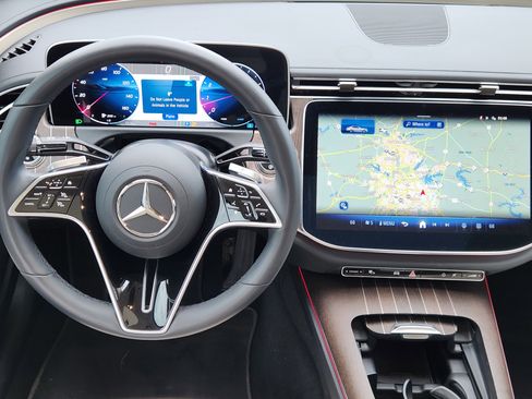 Used 2025 Mercedes-Benz E 350 Sedan image 31