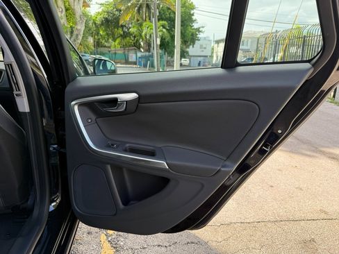 Used 2015 Volvo V60 T5 image 21