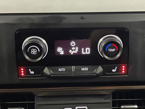Used 2025 GMC Hummer EV 2X w/ LPO, Illumination Package AWD/4WD image 8