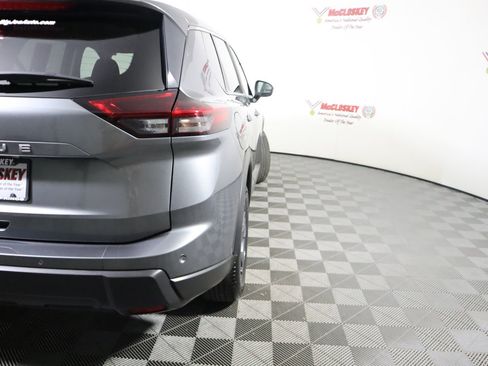 Used 2025 Nissan Rogue SV image 13