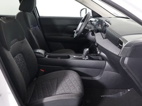 Used 2025 Nissan Kicks SV FWD image 18