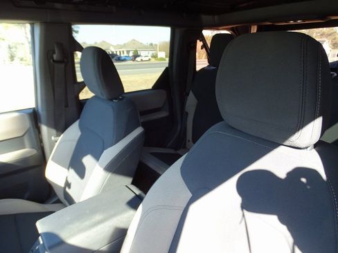 Used 2023 Ford Bronco Big Bend w/ Sasquatch Package image 17