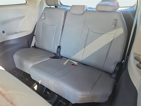 Used 2024 Toyota Sienna XLE image 33