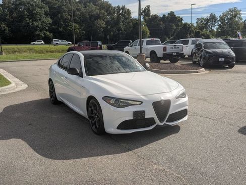 Used 2023 Alfa Romeo Giulia Veloce AWD/4WD image 7