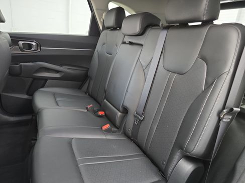 Used 2023 Kia Sorento S w/ Panoramic Sunroof Package image 14