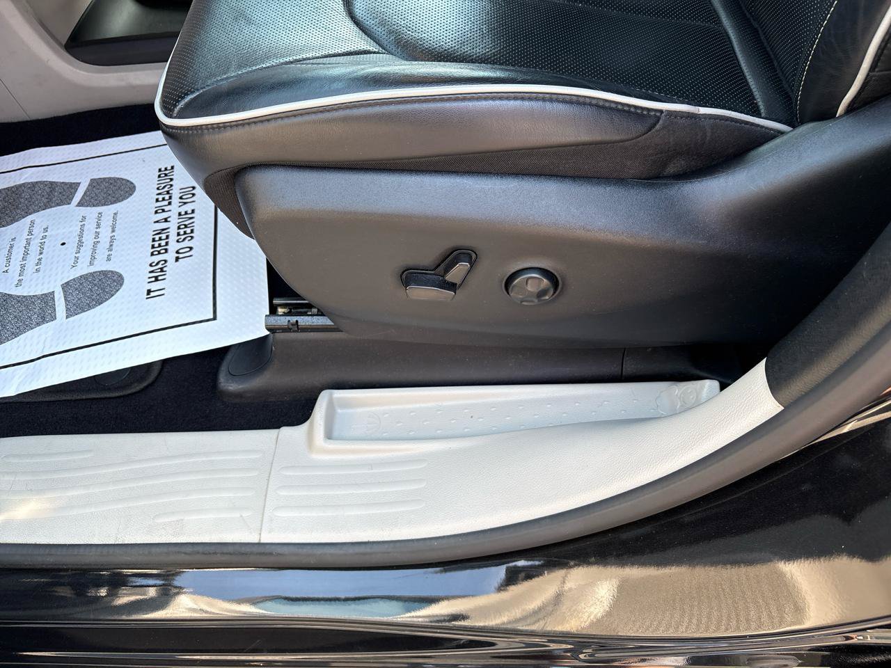 Used 2023 Chrysler Pacifica Limited FWD image 16