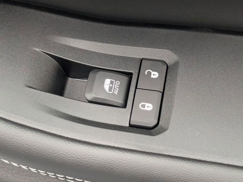 New 2025 Jeep Grand Cherokee L Laredo RWD image 33