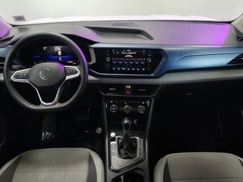 Used 2024 Volkswagen Taos SE w/ Panoramic Sunroof Package image 17