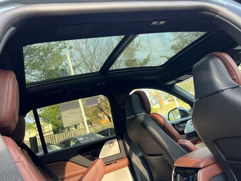 New 2026 Lincoln Aviator Reserve w/ Luxury Package AWD/4WD image 13