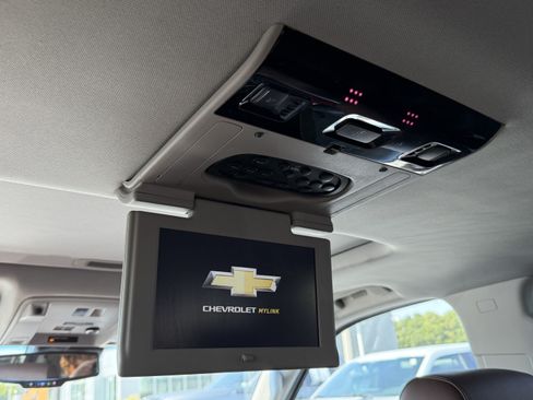 Used 2019 Chevrolet Suburban Premier w/ Premier Plus Edition RWD image 29