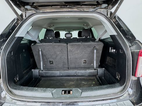 Used 2020 Ford Explorer XLT w/ Equipment Group 202A image 17