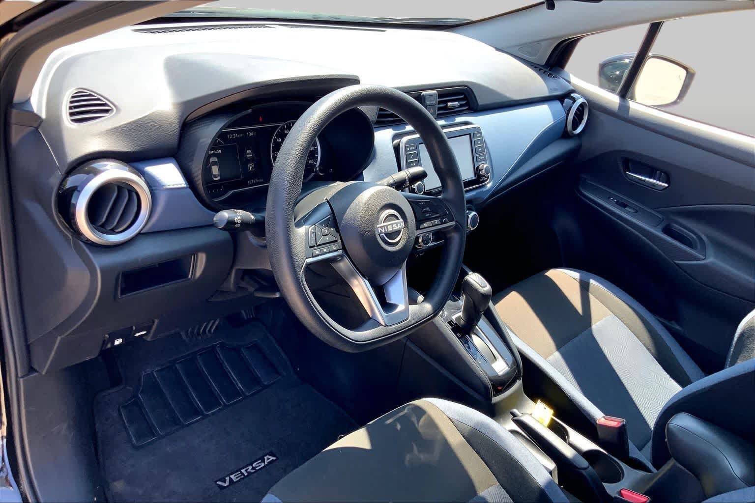 Used 2025 Nissan Versa SV FWD image 18