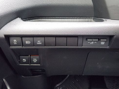 Used 2025 Toyota Sienna XLE Woodland Edition image 25