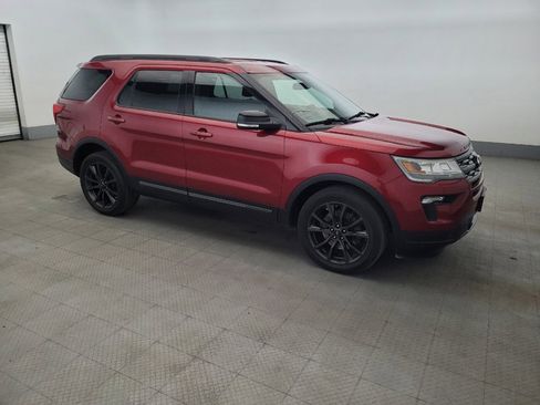 Used 2018 Ford Explorer XLT w/ Equipment Group 202A AWD/4WD image 11