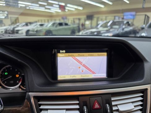 Used 2011 Mercedes-Benz E 550 Sedan image 31
