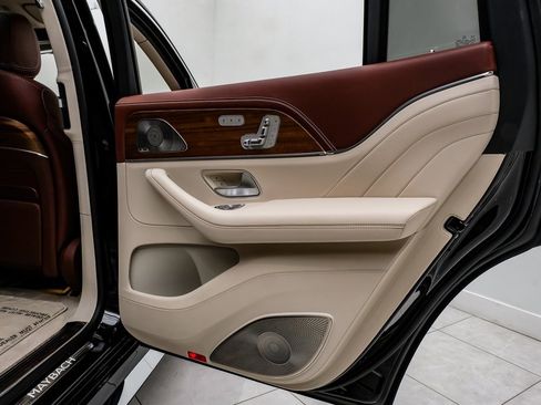 Used 2024 Mercedes-Benz Maybach GLS 600 4MATIC image 42