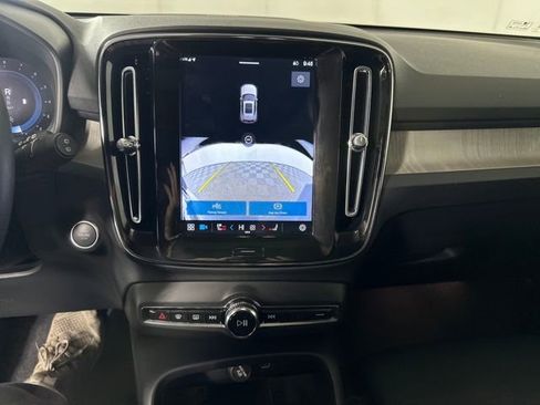 Used 2024 Volvo XC40 B5 Plus w/ Climate Package image 21
