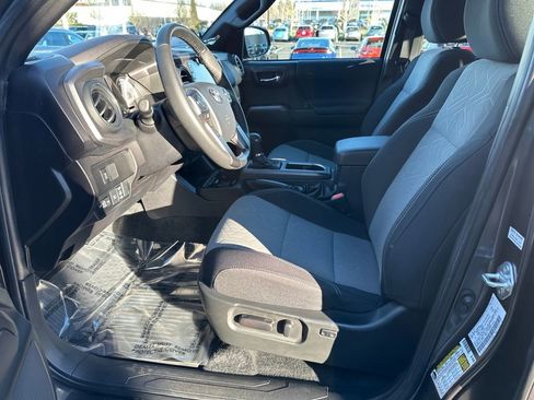 Used 2023 Toyota Tacoma TRD Sport image 12