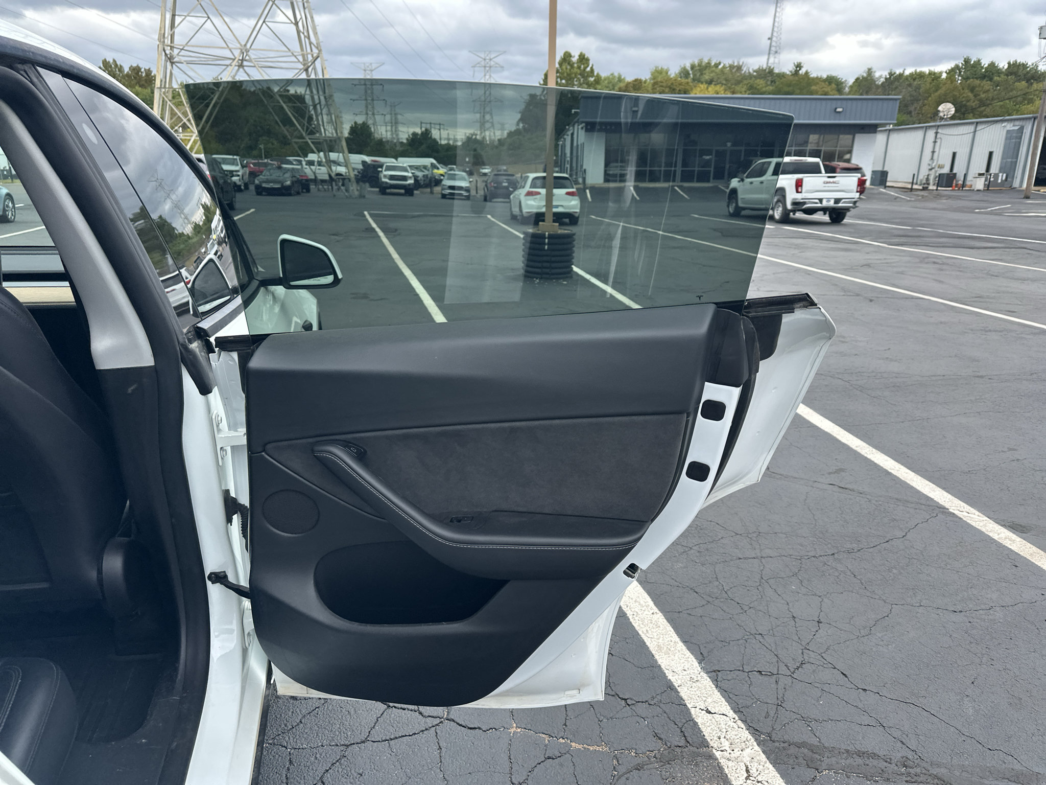 Used 2021 Tesla Model Y Long Range AWD/4WD image 18