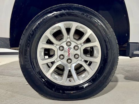 Used 2018 GMC Yukon SLT image 36