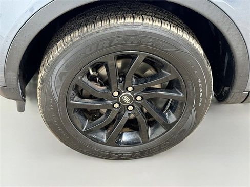 Used 2018 Land Rover Discovery Sport HSE image 33