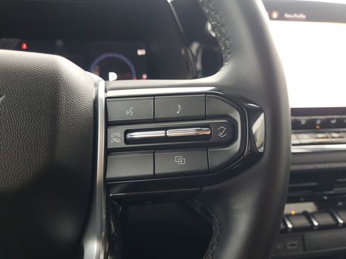 Used 2024 Chevrolet Colorado LT w/ LT Convenience Package image 21