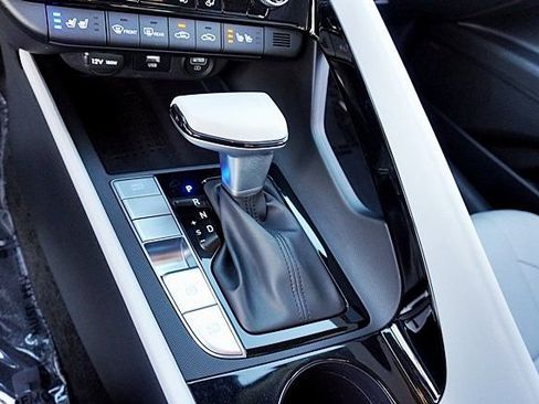 Certified 2023 Hyundai Elantra Limited FWD image 31