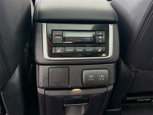Used 2022 Subaru Ascent Limited w/ Technology Package image 29