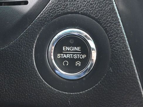 Used 2017 Ford Explorer XLT w/ Equipment Group 202A FWD image 14