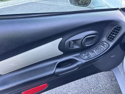 Used 2001 Chevrolet Corvette Coupe w/ Preferred Equipment Group1 image 10