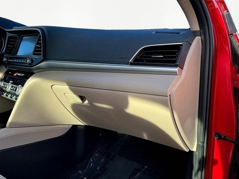 Used 2020 Hyundai Elantra SEL image 16