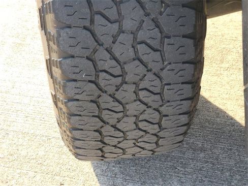 Used 2024 GMC Sierra 2500 AT4 w/ AT4 Premium Plus Package image 11