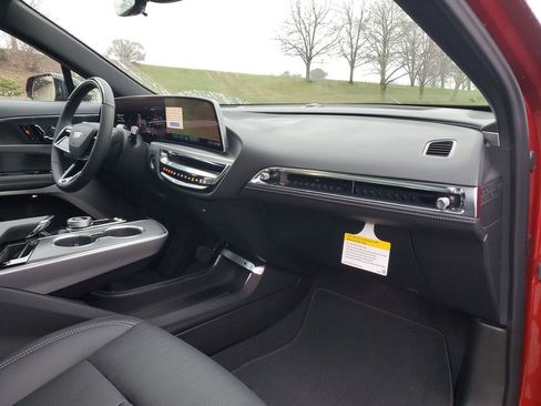 New 2025 Cadillac Lyriq Sport image 30