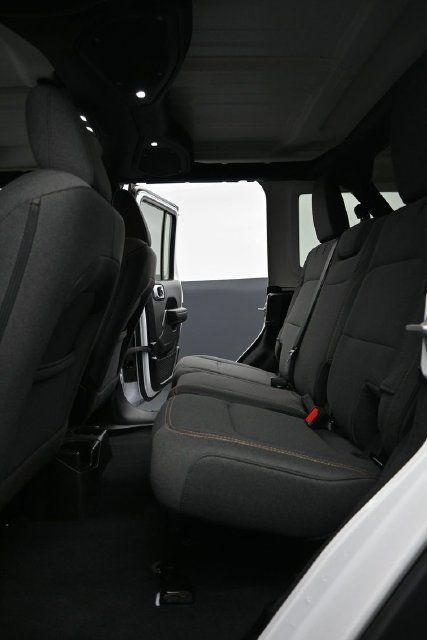 Used 2024 Jeep Wrangler Unlimited Sport AWD/4WD image 7
