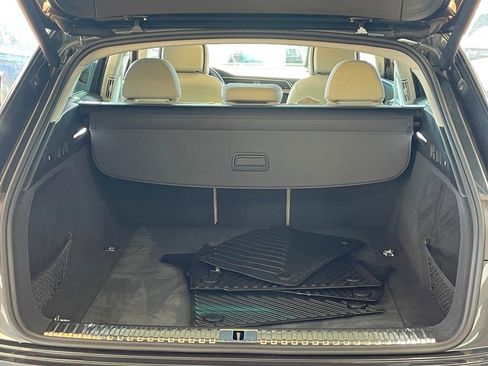 Used 2019 Audi e-tron Premium Plus image 24