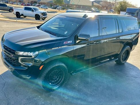 Used 2023 Chevrolet Suburban Z71 w/ Luxury Package image 5