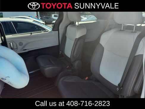 Used 2021 Toyota Sienna XSE AWD/4WD image 5