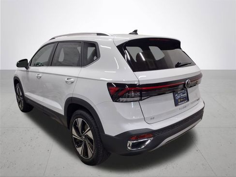 New 2025 Volkswagen Taos SE image 10